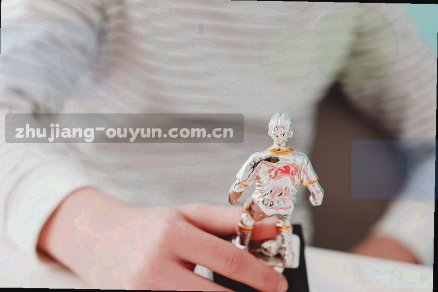 返水参数输入框与三组对比结果的界面示意，数值为虚构，画面不含品牌标识与人物